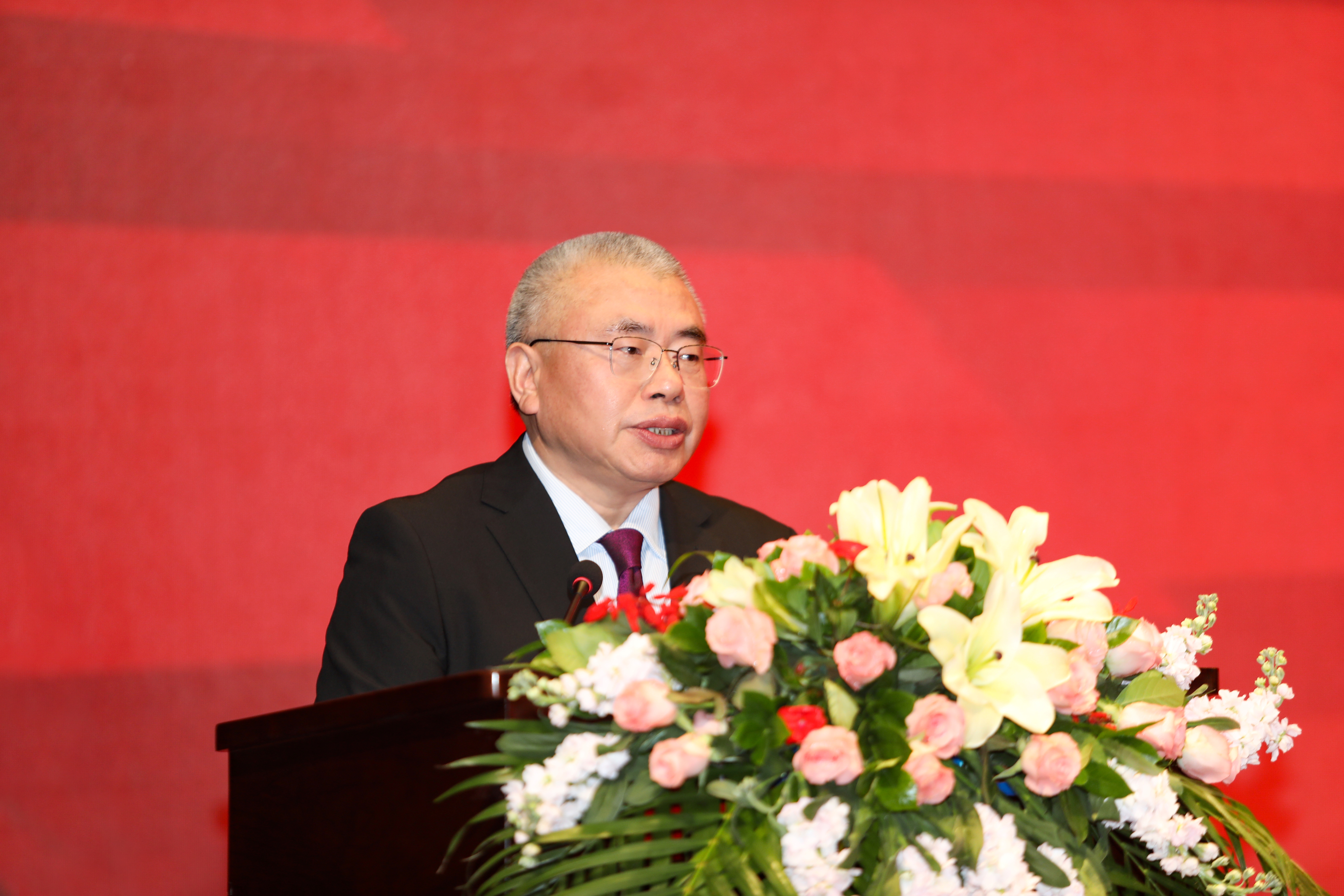 1.集團(tuán)公司黨委書記、董事長(zhǎng)、總經(jīng)理?xiàng)畎矅?guó)作大會(huì)致辭.JPG